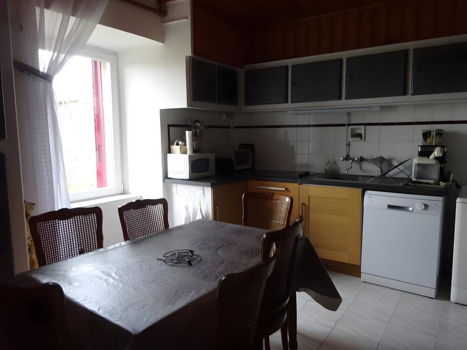 Property building, Kitchen or kitchenette, Living room