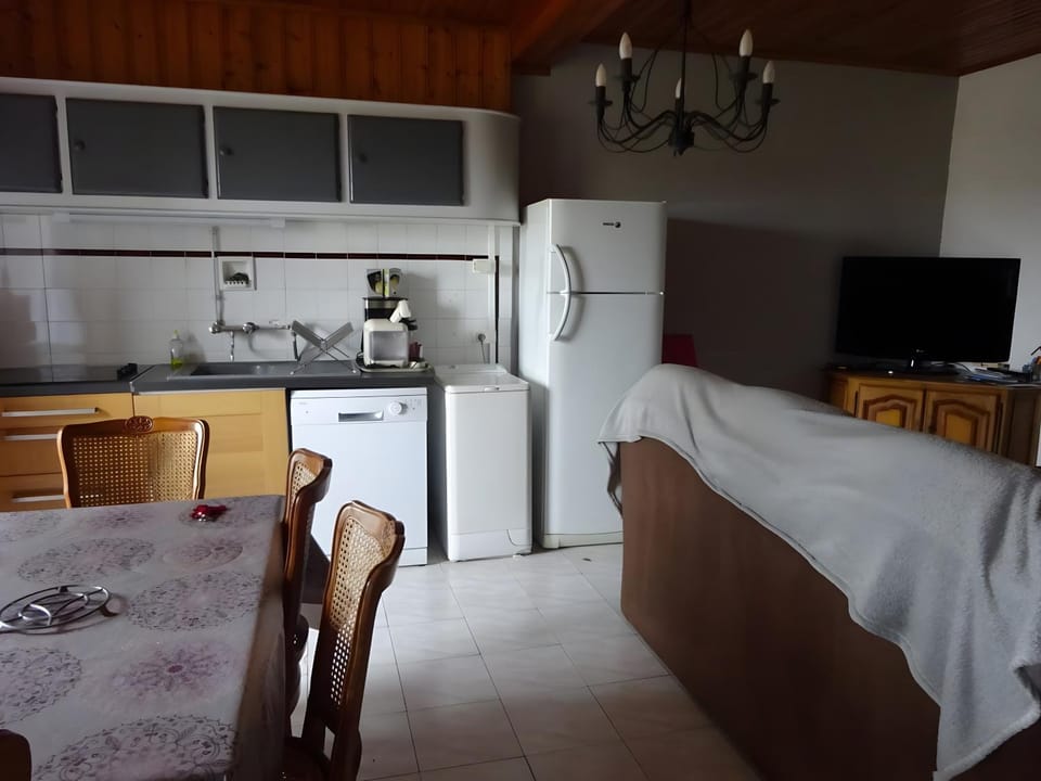 Property building, Kitchen or kitchenette, Living room