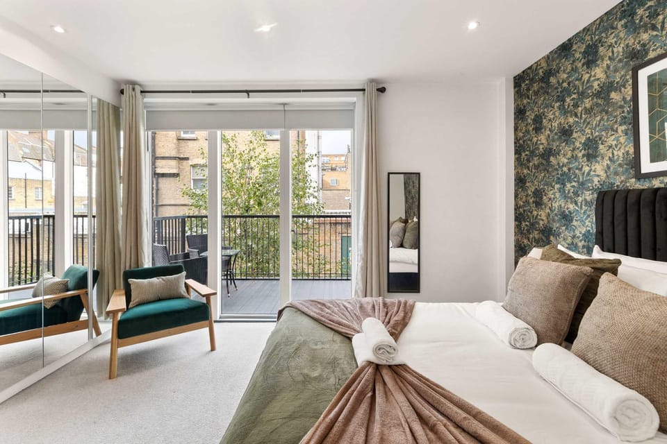 Stylish 3BR Near Borough Market Sleeps 6 Apartment in London Borough of Southwark