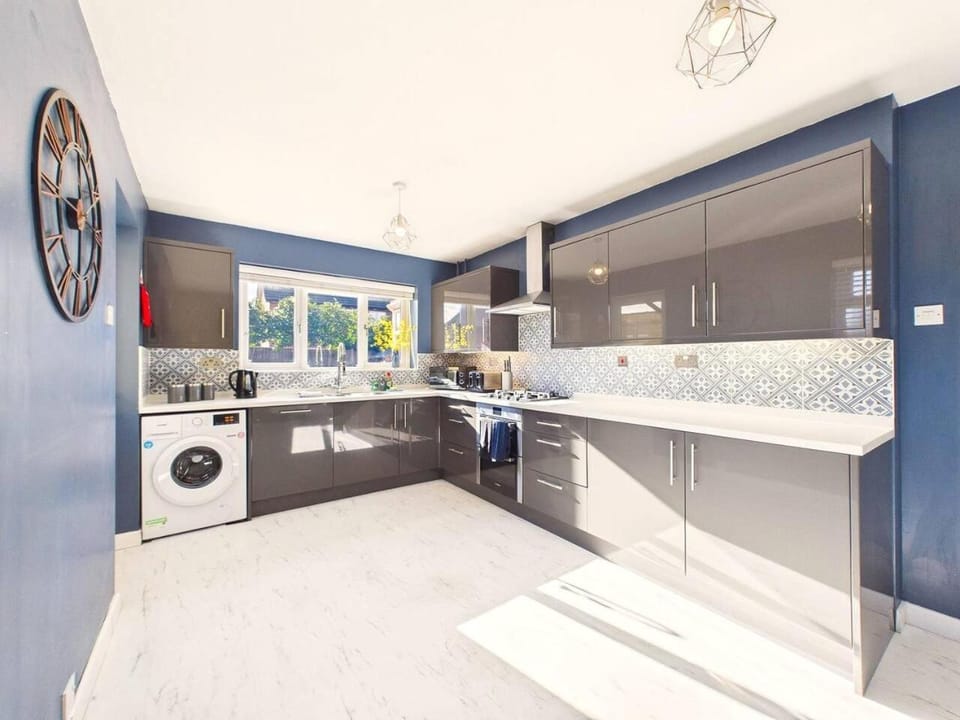 NEW Evesham Home By Signature Stays - Parking - Sleeps 10 Apartment in Evesham