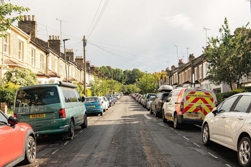 Spacious 4-Bedroom London Home Work Stay &Explore House in London Borough of Lewisham