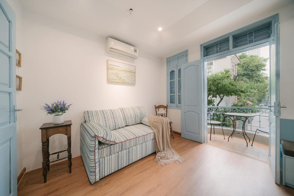 The Blue Door, 2BR 3Bath , FREE Washer-Dryer Apartment in Hanoi