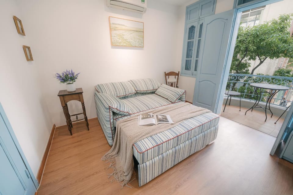 The Blue Door, 2BR 3Bath , FREE Washer-Dryer Apartment in Hanoi