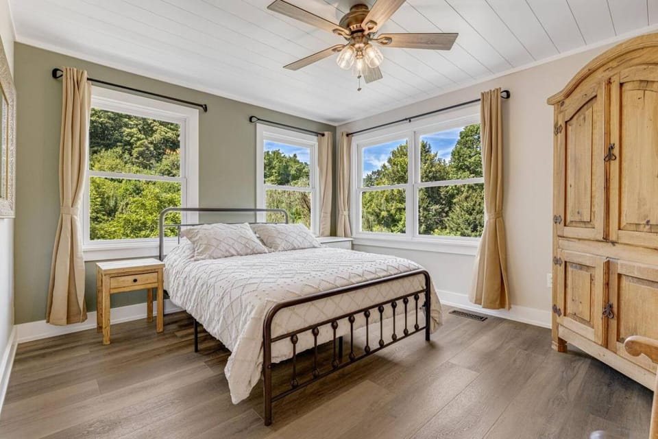 Blue Ridge Mountain Retreat - Close to AVL House in East Fork