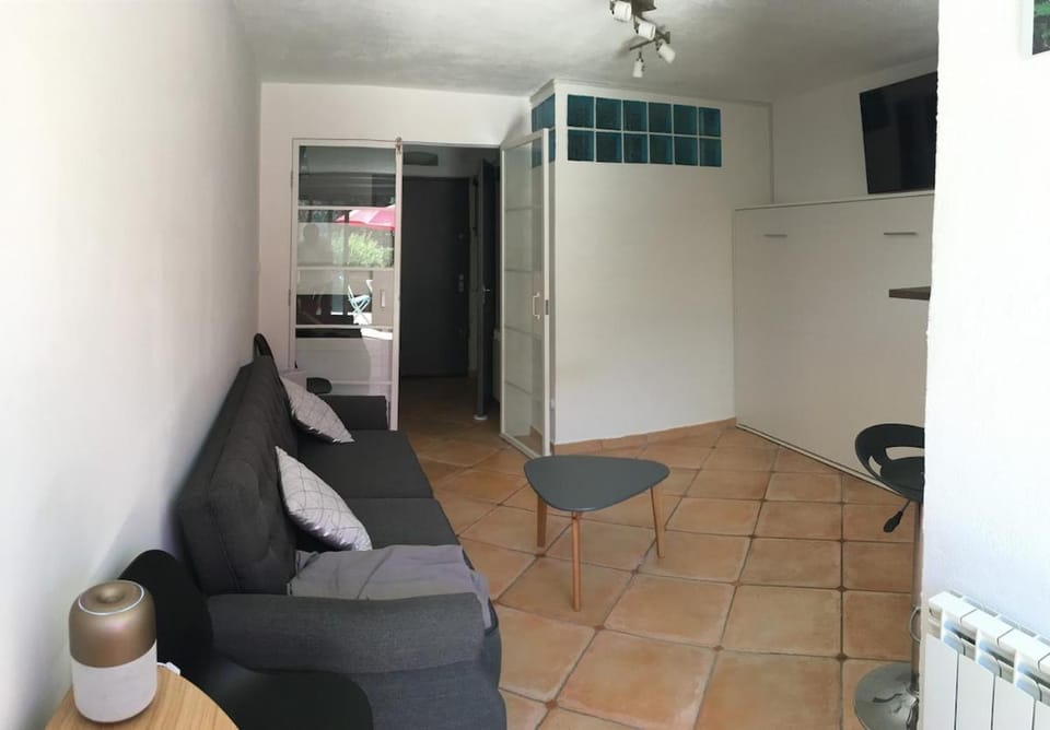 Cap-Agde 2 studio-cabine -RDC avec jardin et 2eme étage -proximité port,plage-11pers Cabin in Agde