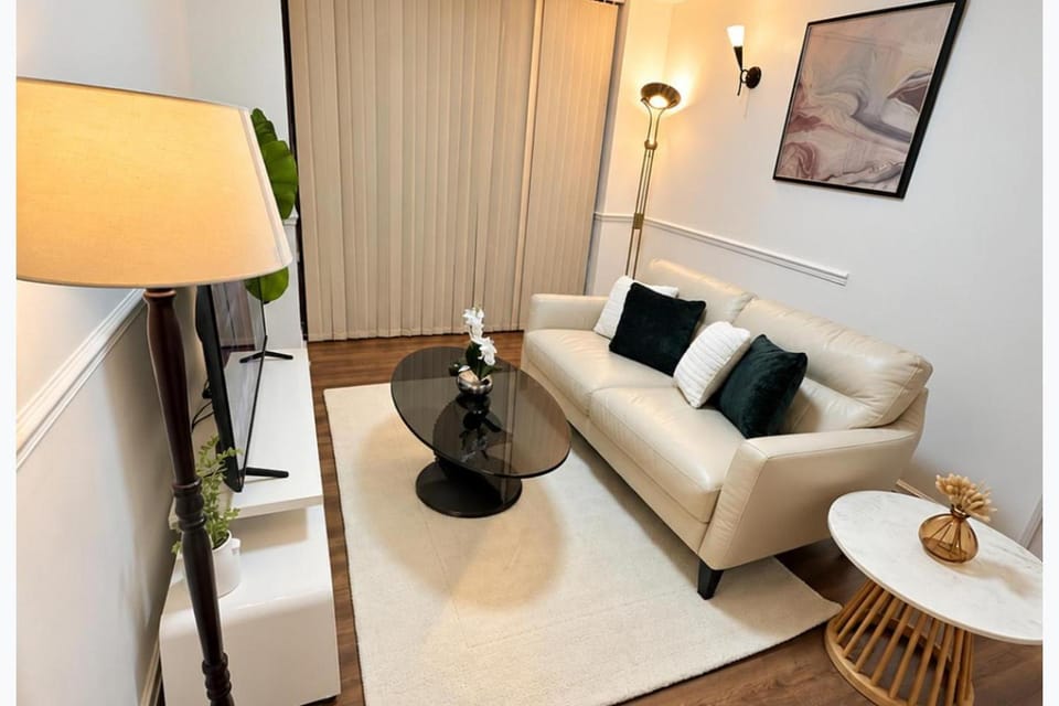 TV and multimedia, Living room, Photo of the whole room, Decorative detail, Seating area