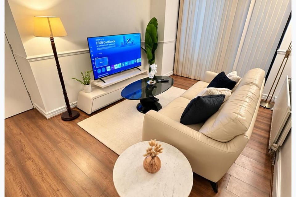 Communal lounge/ TV room, TV and multimedia, Living room, Photo of the whole room, Evening entertainment