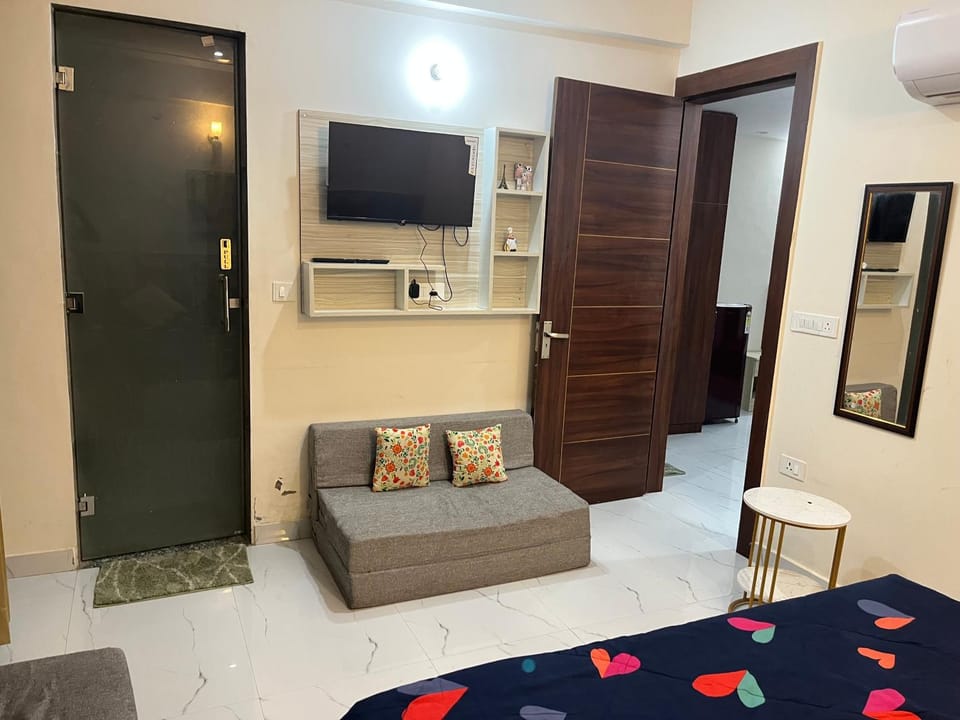 Signature Apartment 2 Rooms 2 Washrooms Combo Parking Lift Topovan Apartment in Rishikesh