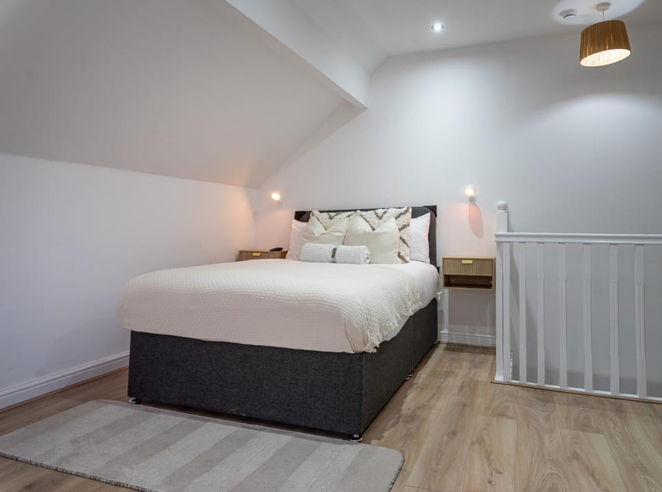 Bed, Photo of the whole room, Bedroom