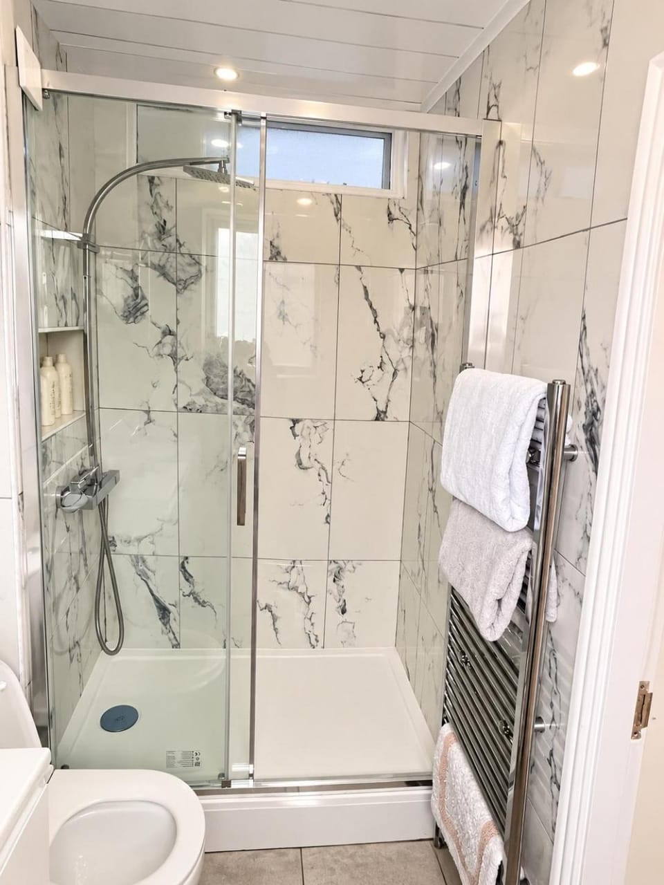 Two Spacious Ensuite Bedrooms near Newcastle Centre with Free Parking and Pets Welcome Apartment in Gateshead