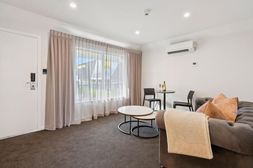 Living room, Dining area, air conditioner