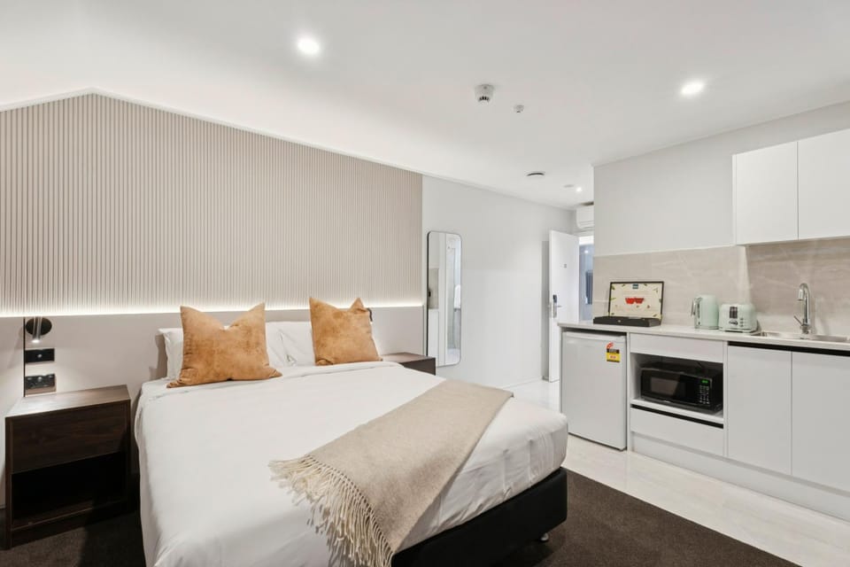 Bed, Kitchen or kitchenette, air conditioner