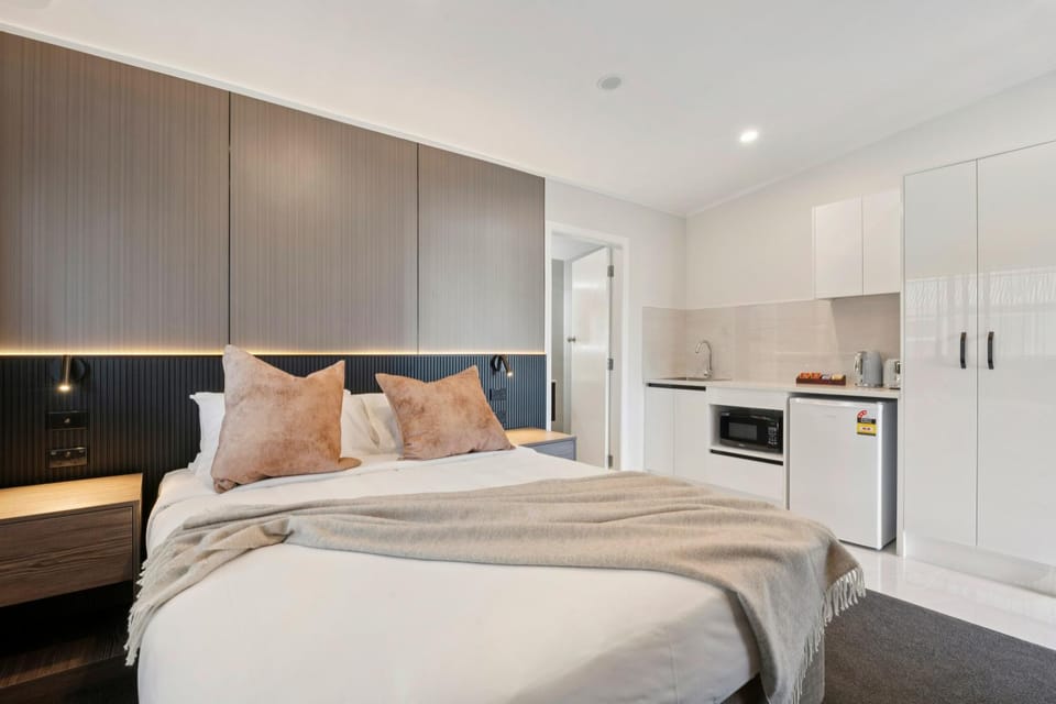 Bed, Kitchen or kitchenette