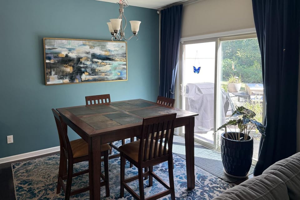 Butterfly Place: Serene, Wooded, Comfy Living MTR House in Lake Wylie