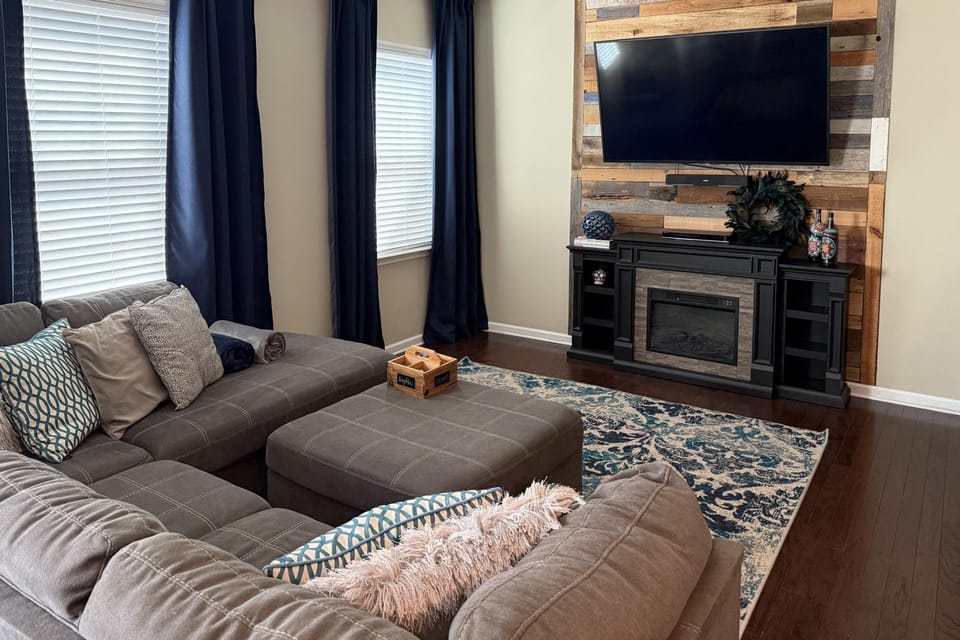Butterfly Place: Serene, Wooded, Comfy Living MTR House in Lake Wylie