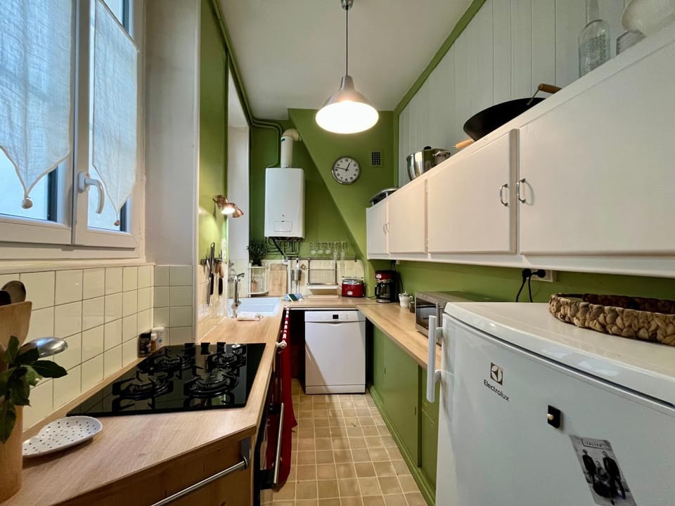 Kitchen or kitchenette, Living room