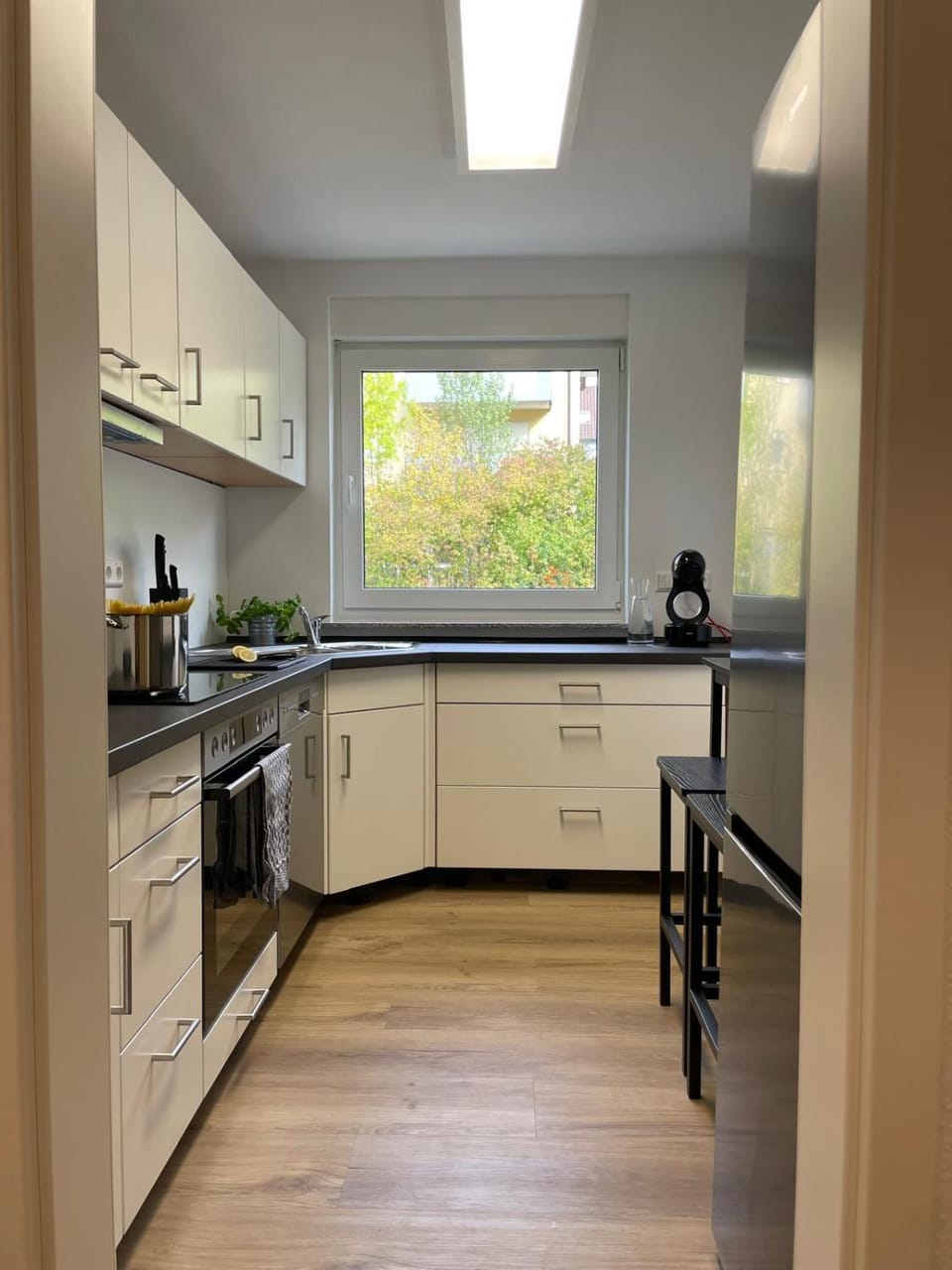 Kitchen or kitchenette, Dining area, dishwasher, oven, stove, toaster