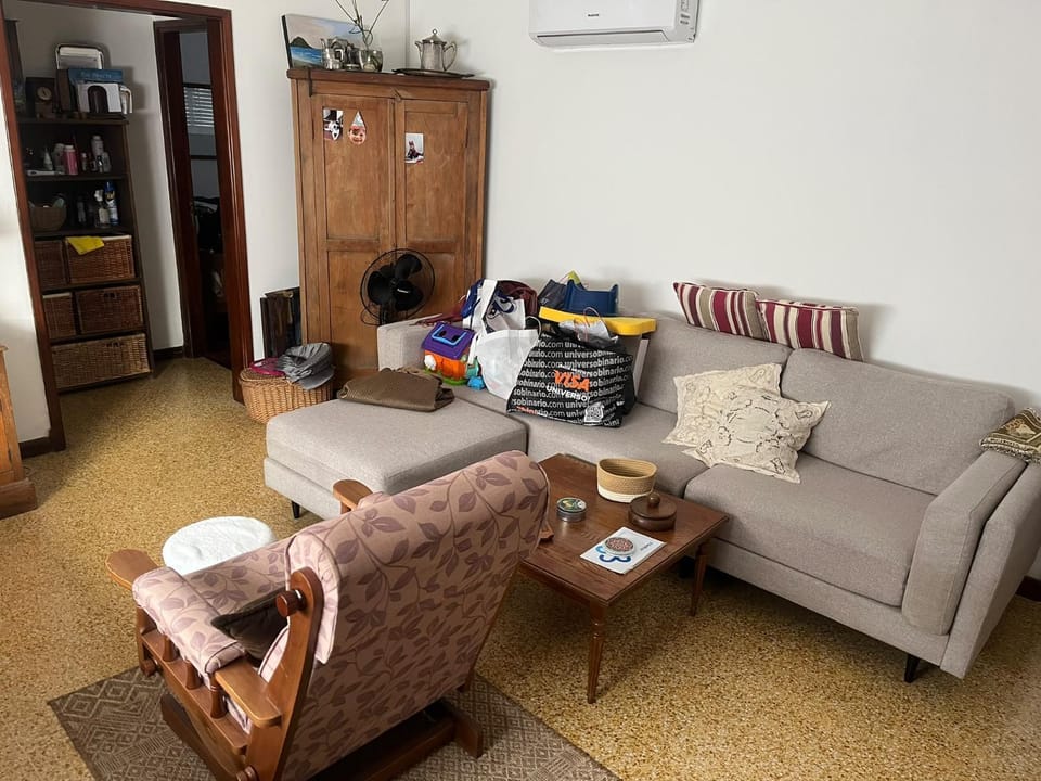 Apartamento amplio y luminoso de 2 dormitorios Apartment in Montevideo Department, Uruguay