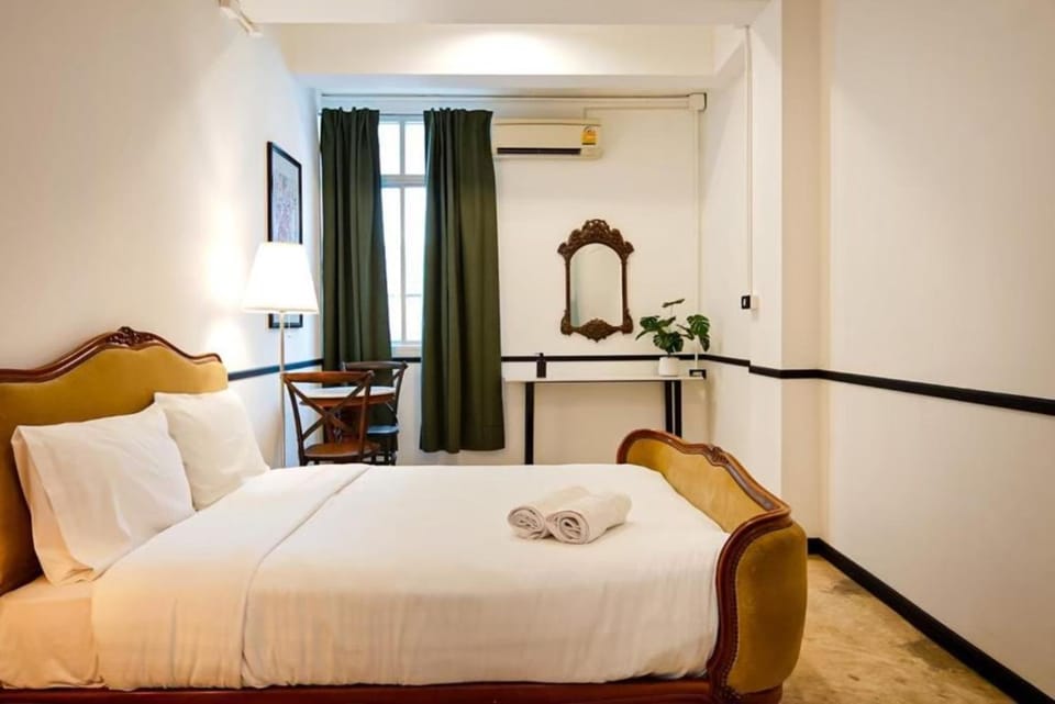 Bed, Photo of the whole room, Bedroom, towels, air conditioner