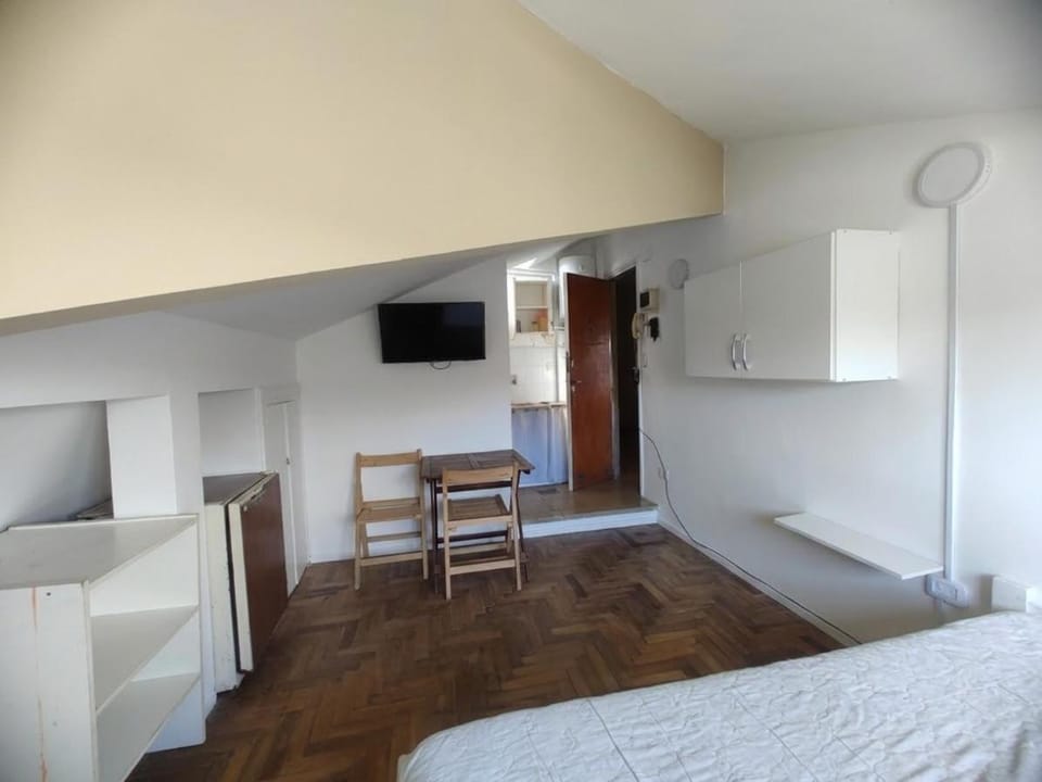 Bed, TV and multimedia, Bedroom