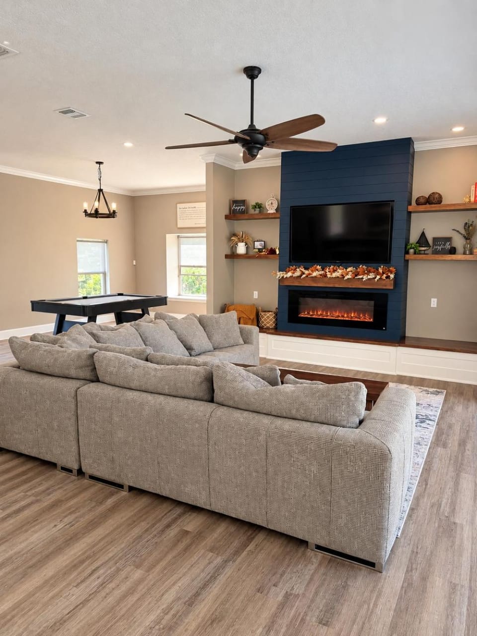 TV and multimedia, Living room, Seating area, fireplace
