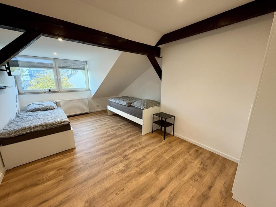 B40 4OG - Apartment for 8 in Solingen Apartment in Wuppertal