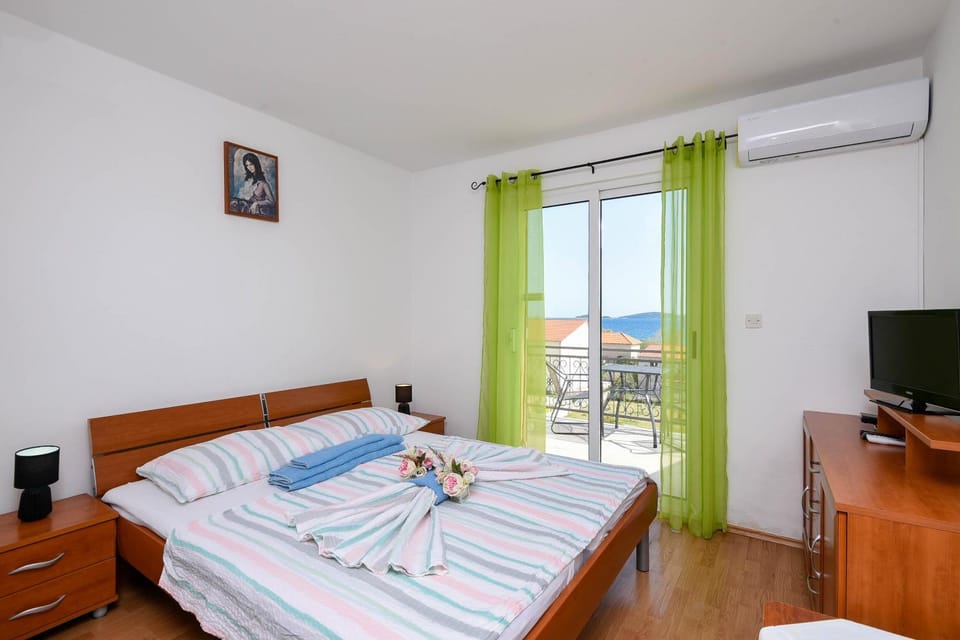 Photo of the whole room, Bedroom, Sea view, air conditioner