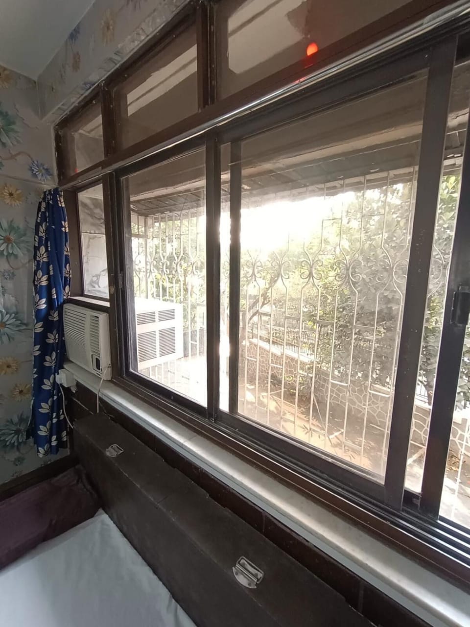 2 Bed Home near WEH Malad Goregaon Apartment in Mumbai