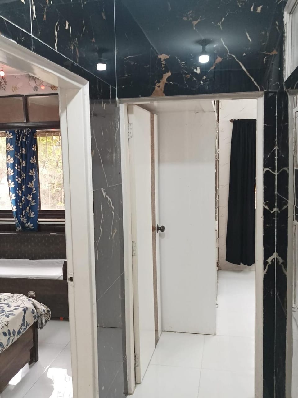 2 Bed Home near WEH Malad Goregaon Apartment in Mumbai