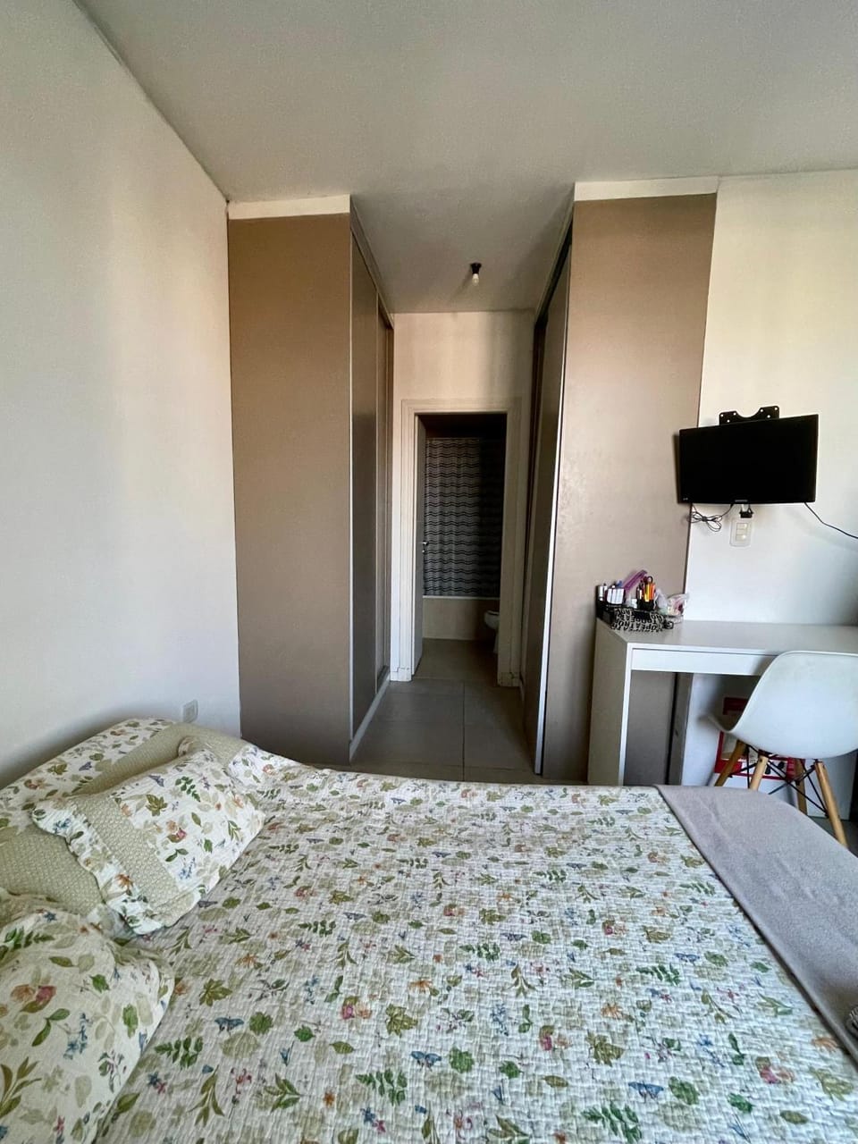 Bed, TV and multimedia, Photo of the whole room, Bedroom, wardrobe
