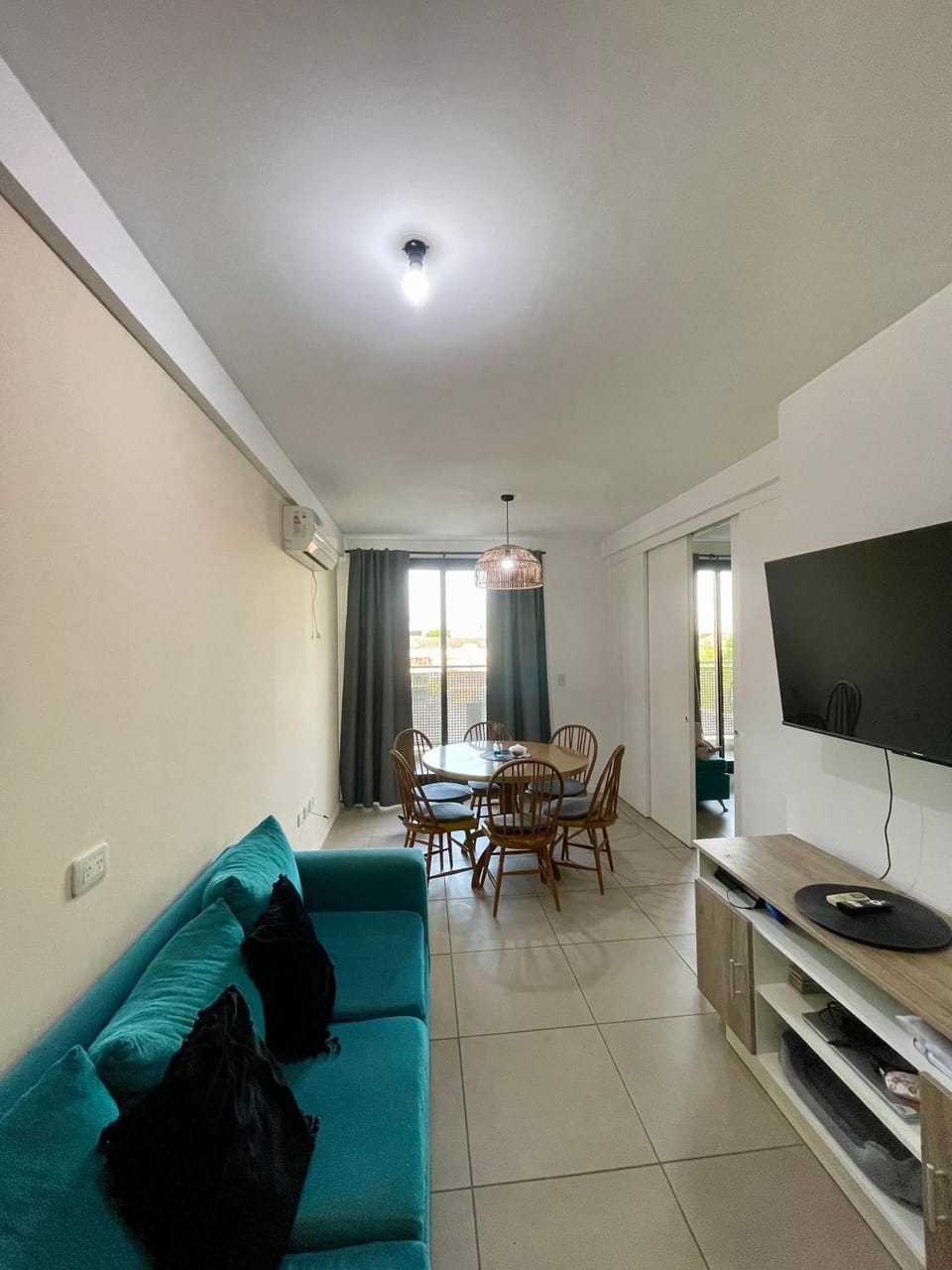 TV and multimedia, Living room, Evening entertainment