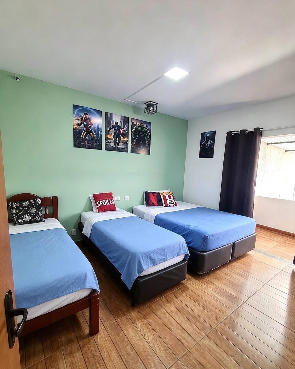 Casa com piscina cinema e proximo shopping House in Sorocaba