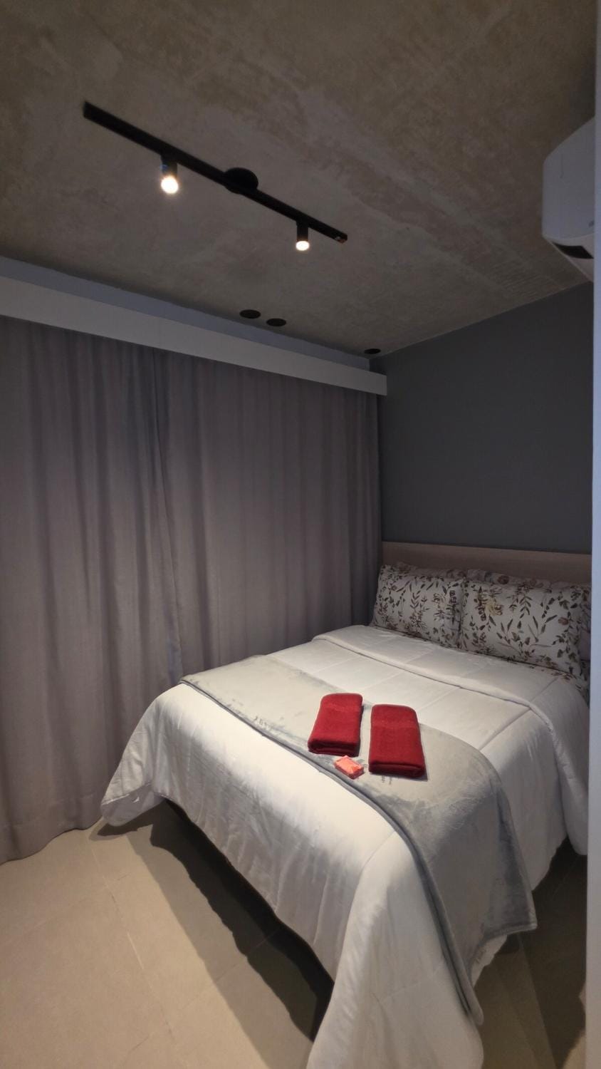 Bed, towels