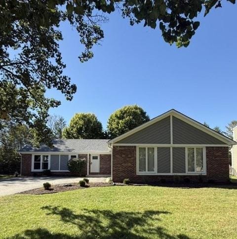 Family Home, Screened Porch, Game Room & Yard House in Noblesville