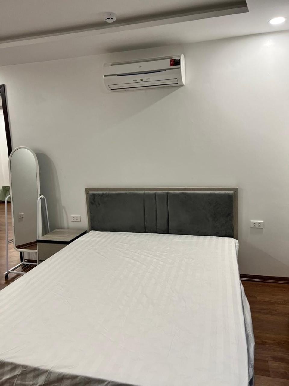 Bed, air conditioner