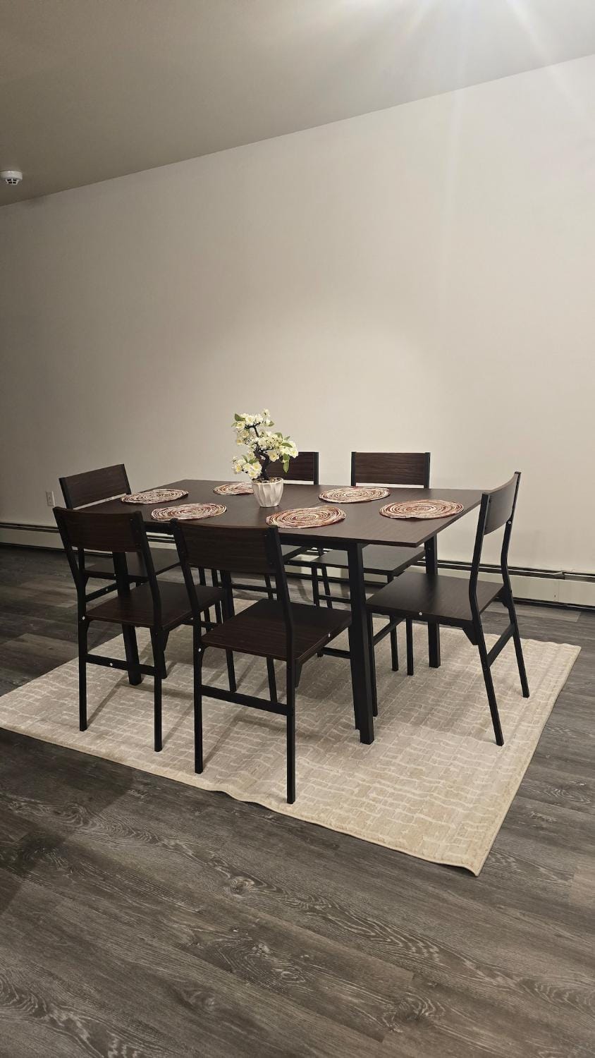 Seating area, Dining area