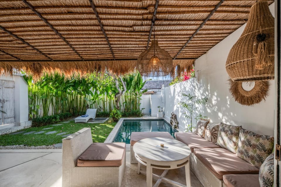 Garden, Balcony/Terrace, Balcony/Terrace, Living room, Seating area, Pool view, Pool view, Swimming pool, Swimming pool, sunbed