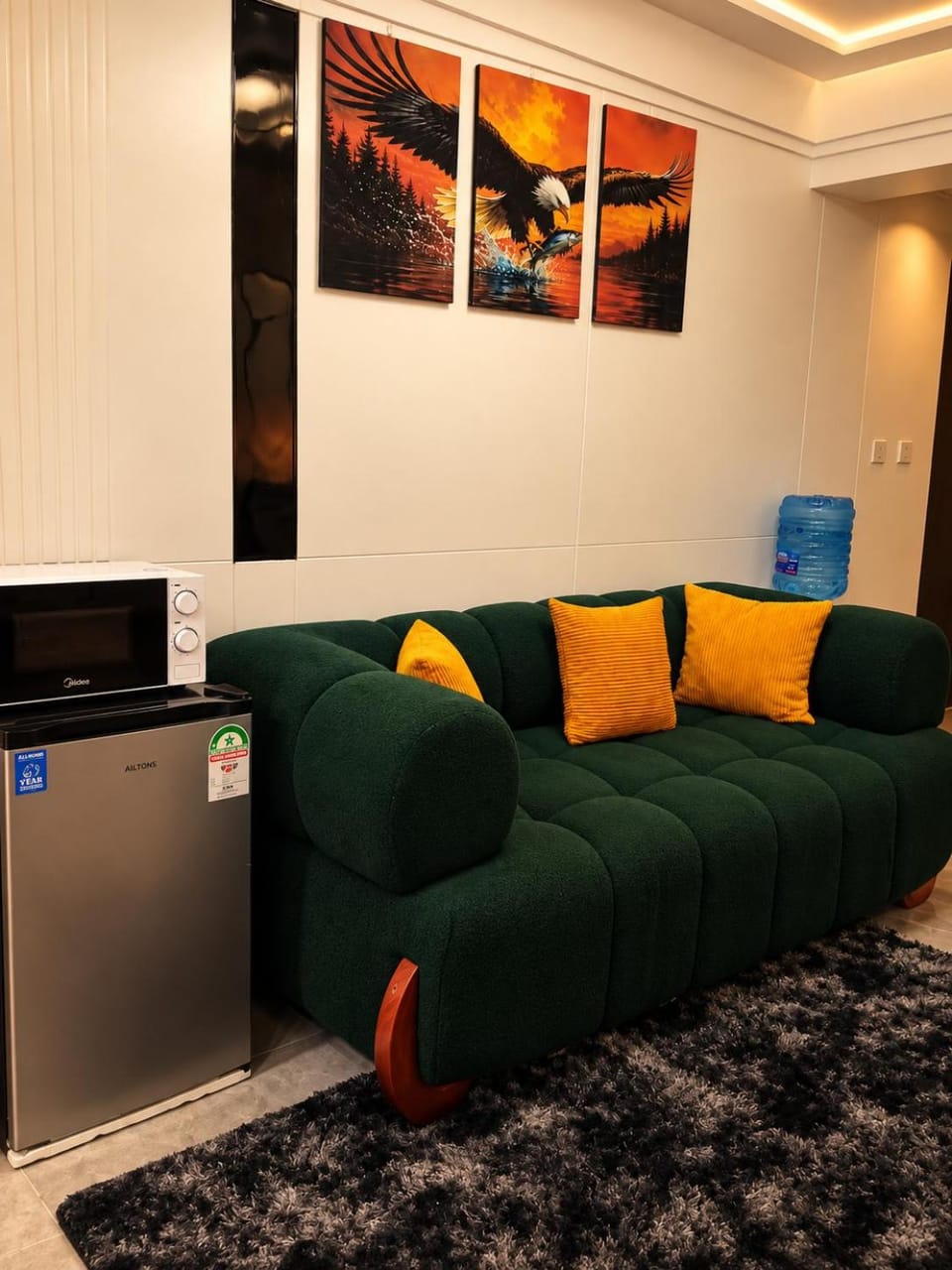 Communal lounge/ TV room, TV and multimedia, Living room, Seating area, Evening entertainment