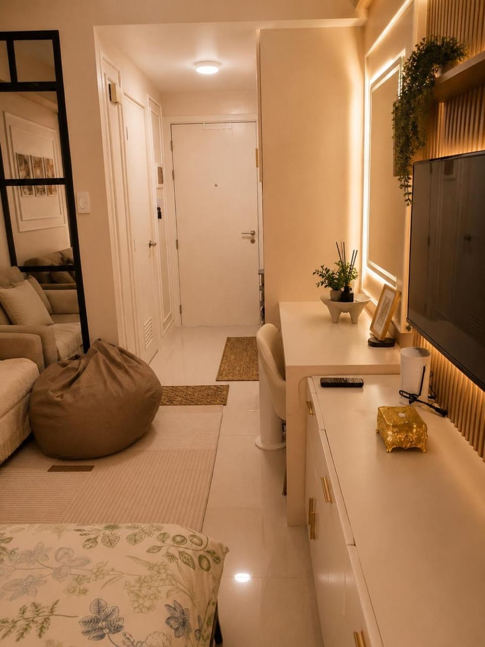 GMLJ Condotel at SMDC South Residences Hostel in Las Pinas