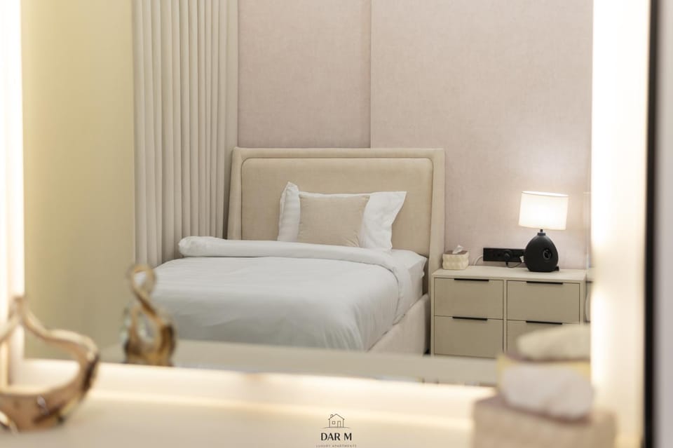 Luxury 2BR Residence & 85 TV Alnaeem Apartment in Jeddah