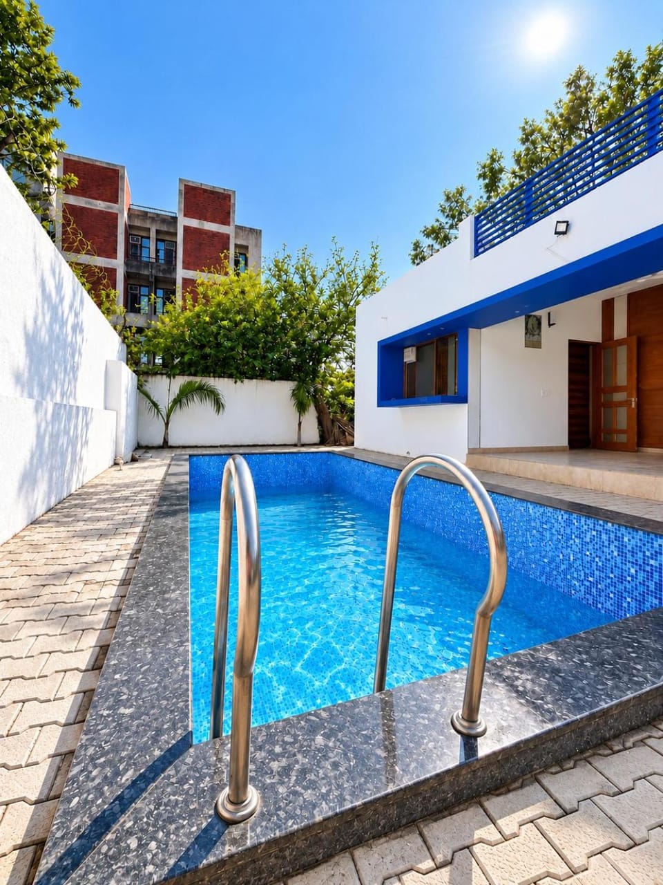 Property building, Day, Swimming pool