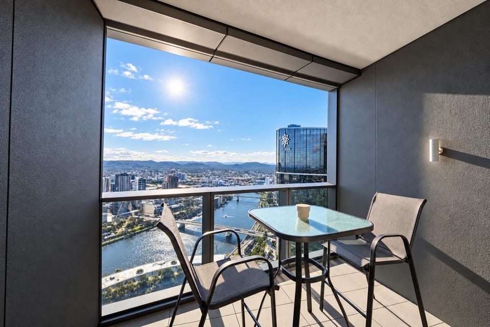 Balcony/Terrace, Seating area, City view, River view