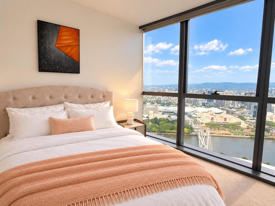 Bed, Bedroom, City view, River view