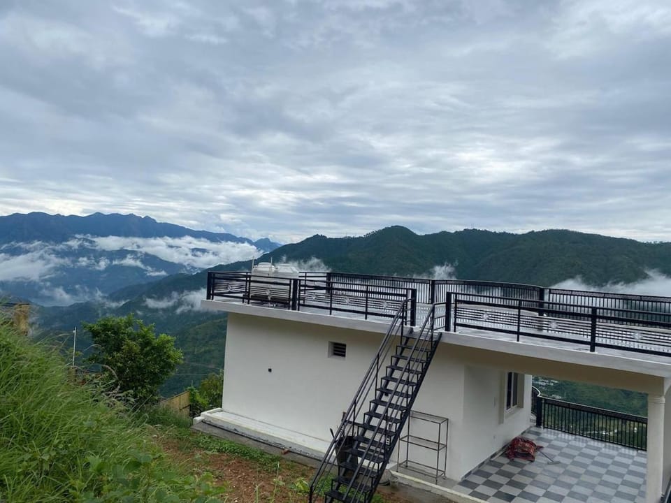 Property building, Day, Natural landscape, Balcony/Terrace, Mountain view