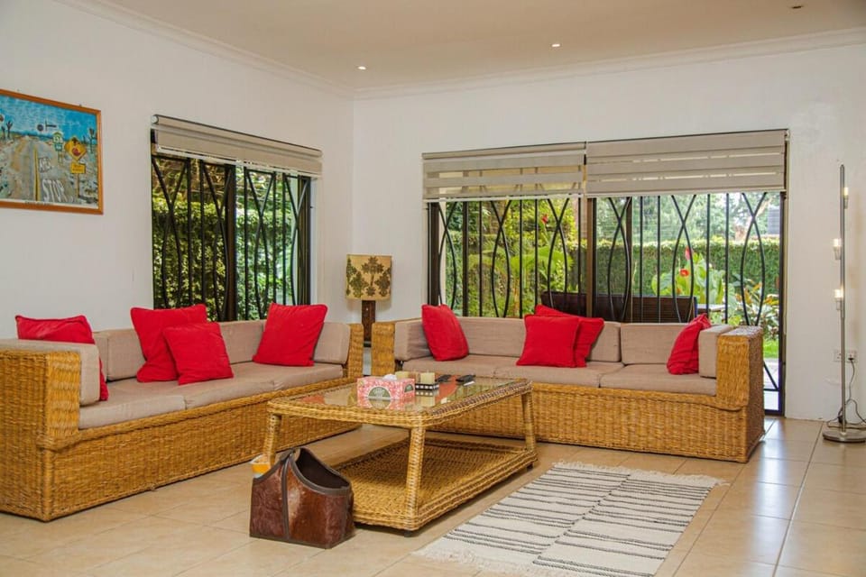 Casa Verde - Home, AC, Wi-Fi, Garden House in Arusha