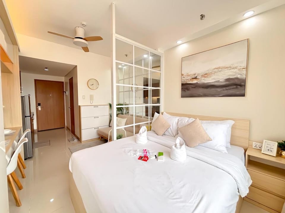 Seaside Hideaway l Wi-Fi and Netflix l LUSH B01-1739 Apartment in Makati