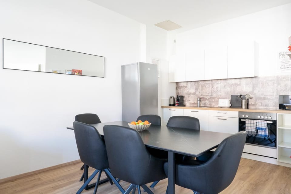 Coffee/tea facilities, Kitchen or kitchenette, Dining area, dishwasher, oven, pet friendly, stove, toaster