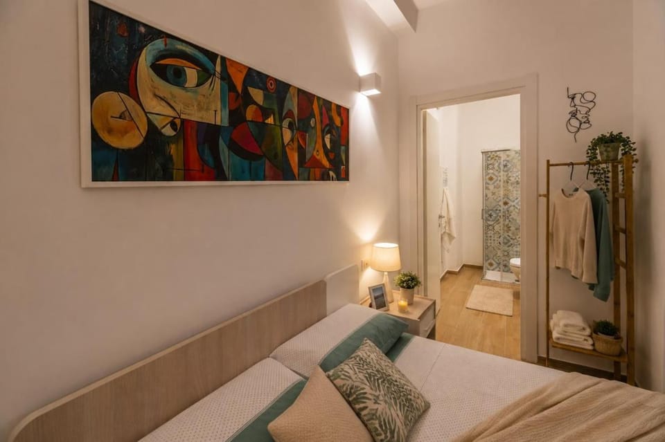 Bed, Bathroom, Photo of the whole room, Bedroom, towels