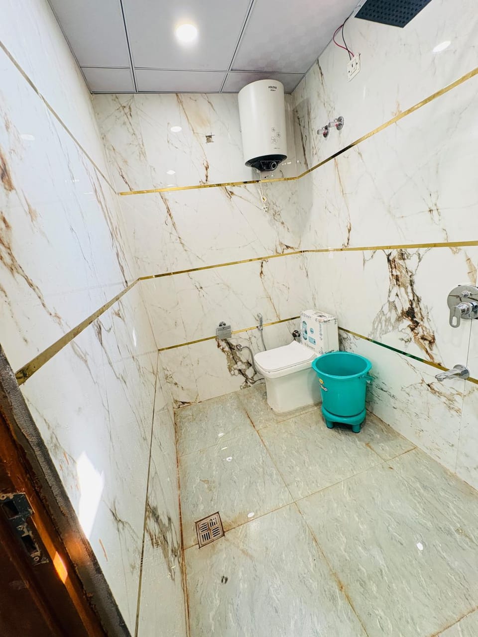 Hotel Rishi Place Gaur City Hotel in Noida