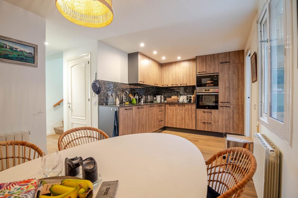 Property building, Kitchen or kitchenette, Living room